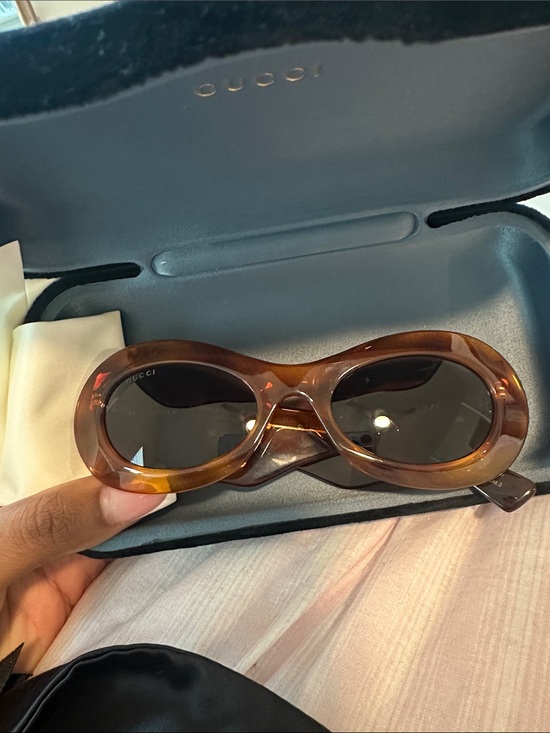 Gucci Amber Tortoiseshell Oval Women’s Sunglasses main image 3